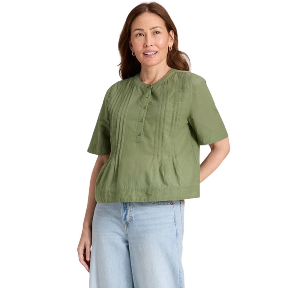 Universal Thread Women's Green Pintuck Button Front Blouse Size M